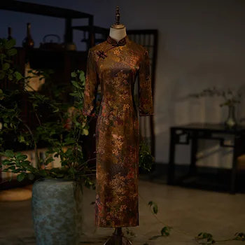 Elegantno Mandarin Ovratnik Strani Osem Zaponke Qipao Pav Cvjetnim Natisne Saten Sedem Točk Rokavi Ženske Obleke Cheongsam