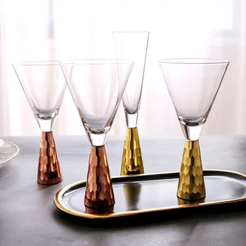 Ustvarjalne prekrita zlato rdeče vino kozarec cocktail kozarec zlate osnove kozarec vina bar klub vino set